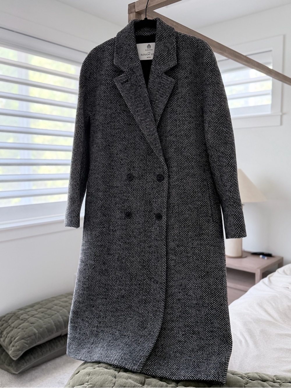 Aritzia Babaton The Slouch Coat Black & White Herringbone Double-Breasted - Picture 2 of 7